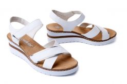 RIEKER V38G9-80 white, sandały damskie. Białe sandały Rieker, bez wzorów, bez obcasa, na koturnie, bez zapięcia. Za 289.90 zł.