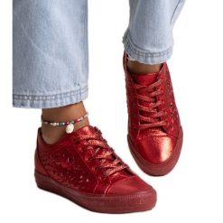 Bez marki Czerwone ażurowe trampki Safune. Czerwone trampki w ażurowe wzory, ze skóry, eleganckie, bez zapięcia. Za 78.15 zł.