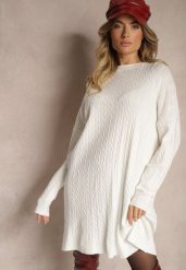 Biała Sukienka Dzianinowa Ozdobiona Tłoczeniem Gelabra. Białe sukienki Renee, na co dzień, uniwersalny, bez wzorów, z dzianiny, eleganckie, bez kołnierzyka, bez ramiączek, mini, proste. W wyprzedaży za 63.99 zł.