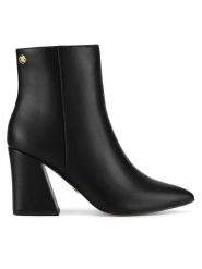 Nine West Botki WFA2869-1 Czarny. Czarne botki Nine West, bez wzorów, bez obcasa, na słupku, bez zapięcia. Za 279.99 zł.