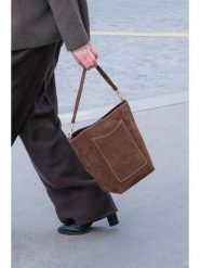 Maison héritage PARIS Skórzana torebka "Leyla" w kolorze brązowym - 28 x 26 x 14 cm rozmiar: onesize. Brązowe torebki klasyczne maison héritage PARIS, bez wzorów, z materiału, przez ramię, bez dodatków. Za 282.99 zł.