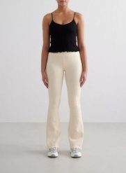 Damskie legginsy bezszwowe, wysoki stan, rozszerzane nogawki Tulip kremowe. Białe legginsy AIM'N, bez wzorów, z dzianiny, sportowe, długie. Za 285.00 zł.
