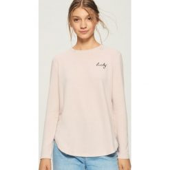 Sweter z haftowanym napisem - Różowy. Swetry marki DOMYOS. W wyprzedaży za 24.99 zł.