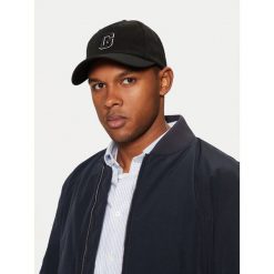 Czapka z daszkiem Guess. Czarne czapki z daszkiem Guess, z aplikacjami. Za 139.99 zł.
