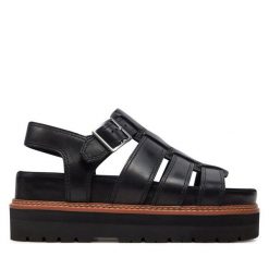 Sandały Clarks. Czarne sandały Clarks, bez wzorów, bez obcasa, na płaskiej podeszwie, bez zapięcia. Za 539.99 zł.