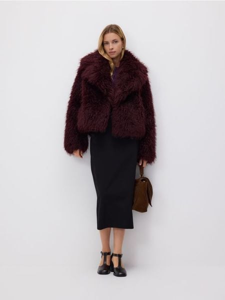 Kurtka z imitacji futra - burgundowy. Czerwone kurtki Reserved, l, bez wzorów, bez kaptura. Za 379.99 zł.