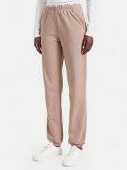 Guess Spodnie dresowe O5RB01 KCO31 Brązowy Regular Fit. Brązowe spodnie dresowe Guess, z aplikacjami, z bawełny. Za 264.99 zł.