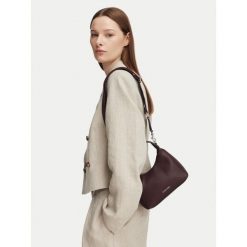 Torebka Calvin Klein. Czerwone torebki klasyczne Calvin Klein, bez wzorów, klasyczne, bez dodatków. Za 369.99 zł.
