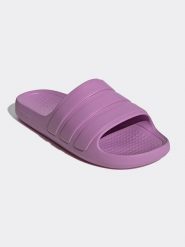 Adidas Klapki w kolorze fioletowym rozmiar: 42. Różowe klapki adidas, bez wzorów, klasyczne, z otwartym noskiem, bez obcasa, bez zapięcia. Za 111.45 zł.