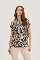 Koszula w zwierzęcy wzór beżowa. Brązowe koszule MOODO, bez wzorów, z wiskozy, bez kołnierzyka, bez ramiączek. Za 89.99 zł.