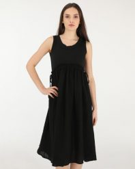 Gładka sukienka z lnem. Czarne sukienki Unisono, l, bez wzorów, z bawełny, bez kołnierzyka, bez ramiączek, rozkloszowane. Za 319.00 zł.