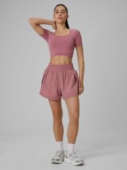 4F Spodenki treningowe szybkoschnące damskie - różowe M. Czerwone szorty sportowe 4f, bez wzorów, z tkaniny, z podwyższonym stanem. Za 149.99 zł.