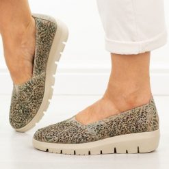 Beżowe multi ażurowe skórzane półbuty damskie Filippo Dp7694/26. Brązowe półbuty wsuwane Filippo, na lato, w ażurowe wzory, z jeansu, casualowe, bez obcasa. Za 219.00 zł.