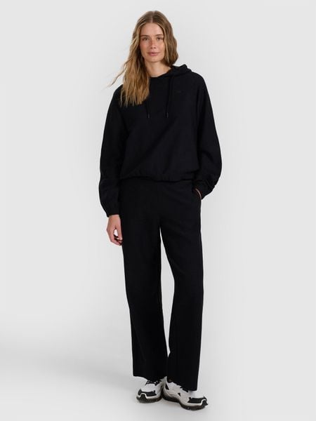 4F Spodnie dresowe z dzianiny strukturalnej damskie - czarne S. Czarne spodnie dresowe 4f, bez wzorów, z bawełny. W wyprzedaży za 139.99 zł.