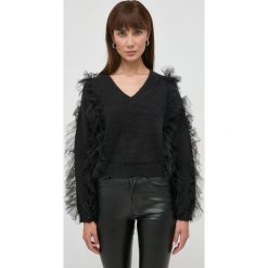 Silvian Heach sweter z domieszką wełny damski kolor czarny. Czarne swetry Silvian Heach, l, z aplikacjami, z dzianiny, bez ramiączek. W wyprzedaży za 519.99 zł.