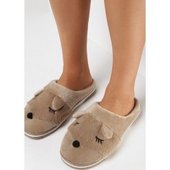 Beżowe Kapcie Hesopis. Brązowe kapcie Born2be, z aplikacjami. W wyprzedaży za 31.99 zł.