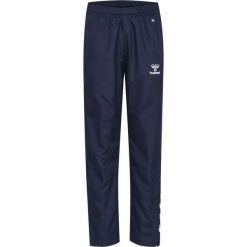 Spodnie dresowe dla dzieci Hummel. Niebieskie szorty Hummel, bez wzorów, z dresówki, sportowe. Za 180.00 zł.