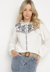Biała Koszula z Bawełny w Stylu Boho Zdobiona Haftem Gonilwen. Białe koszule Born2be, l, z aplikacjami, z bawełny, boho, bez kołnierzyka, bez ramiączek. Za 129.99 zł.