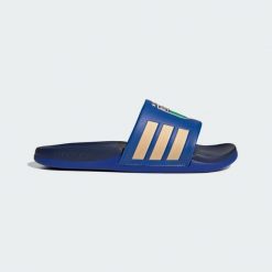 Klapki adilette Comfort 2.0 Włochy. Białe klapki adidas, bez wzorów, sportowe, bez obcasa, bez zapięcia. Za 219.00 zł.