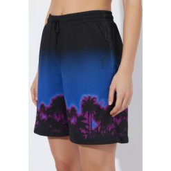 Damskie Szorty sportowe siateczka palmy na lamówce szeroka nogawka. Czarne szorty sportowe Ulla Popken, bez wzorów, z materiału. Za 199.99 zł.