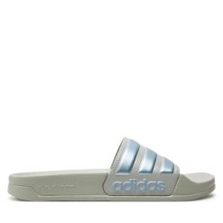 Klapki adidas. Szare klapki adidas, bez wzorów, sportowe, bez obcasa, bez zapięcia. Za 119.99 zł.