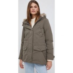 Vero Moda parka damska kolor szary przejściowa. Szare płaszcze Vero Moda, l, bez wzorów, z futra, bez kaptura. W wyprzedaży za 179.99 zł.