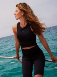 4F Dopasowany kombinezon z wycięciami damski 4F x Anna Lewandowska L. Czarne kombinezony 4f, l, bez wzorów, klasyczne, bez kołnierzyka, bez ramiączek. W wyprzedaży za 99.99 zł.