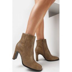 Ciemnobeżowe Botki Aeredeia. Brązowe botki Born2be, bez wzorów, bez obcasa, na obcasie, bez zapięcia. Za 119.99 zł.