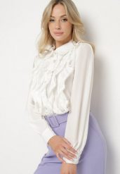 Biała Koszula z Ozdobnymi Guzikami i Falbankami Zdobiona Cyrkoniami Deliael. Białe koszule Born2be, m, z aplikacjami, biznesowe, bez kołnierzyka, bez ramiączek. W wyprzedaży za 118.99 zł.