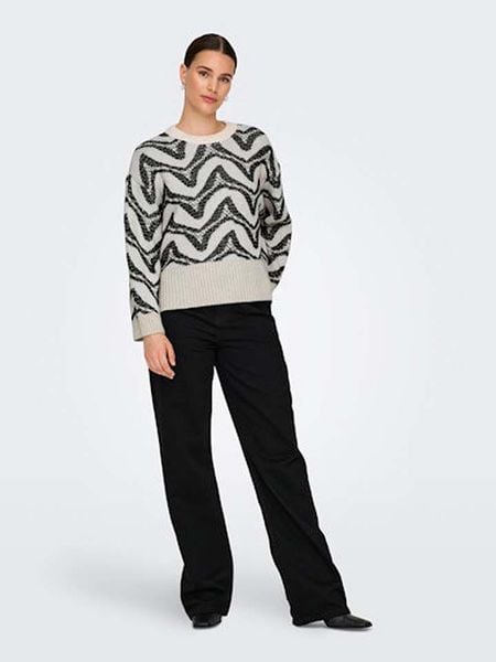 ONLY Sweter w kolorze czarno-białym rozmiar: S. Białe swetry ONLY, s, bez wzorów, ze splotem, bez ramiączek. Za 52.55 zł.