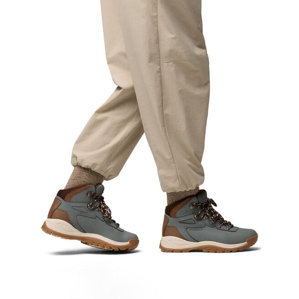 Trekkingi Columbia. Zielone buty trekkingowe Columbia, bez zapięcia. Za 529.99 zł.