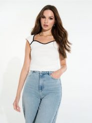 Bluzka z kontrastową lamówką - kremowy. Białe bluzki Sinsay, l, bez wzorów, z materiału, bez kołnierzyka, bez ramiączek. Za 29.99 zł.