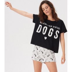 Piżama dwuczęściowa z napisem - Czarny. Piżamy Sinsay. Za 39.99 zł.