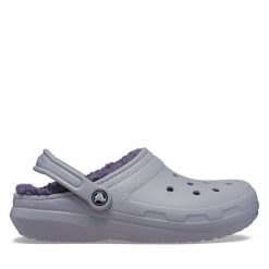 Klapki Crocs. Fioletowe klapki Crocs, bez wzorów, bez obcasa, bez zapięcia. Za 259.99 zł.