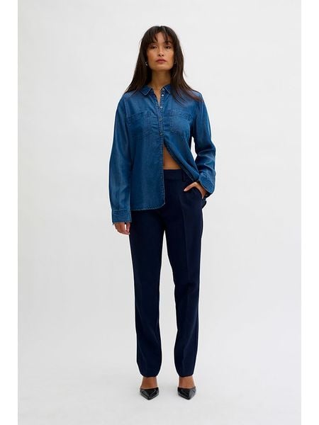 My Essential Wardrobe Spodnie w kolorze granatowym rozmiar: 46. Niebieskie spodnie materiałowe My Essential Wardrobe, bez wzorów, z materiału. Za 92.42 zł.