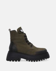 ZIELONE BOTKI Z NUBUKU 003ALF2304 70 KH. Zielone botki Venezia, bez wzorów, z nubiku, bez obcasa, bez zapięcia. Za 279.00 zł.
