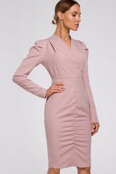Sukienka elegancka kopertowa sukienka midi z marszczeniami pudrowy róż. Czerwone sukienki Sukienki.shop, do pracy, s, bez wzorów, biznesowe, bez kołnierzyka, bez ramiączek, midi, kopertowe. Za 429.00 zł.