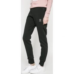 Reebok Classic - Spodnie. Spodnie dresowe marki bonprix. W wyprzedaży za 199.90 zł.