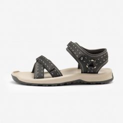 Sandały turystyczne damskie Quechua NH500. Brązowe sandały QUECHUA, bez wzorów, klasyczne, bez obcasa, bez zapięcia. Za 129.99 zł.