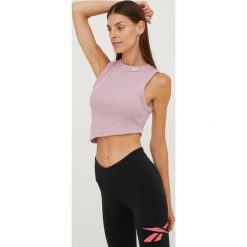 Reebok Classic top damski kolor różowy. Czerwone topy Reebok Classic, l, bez wzorów, z dzianiny, bez kołnierzyka, bez ramiączek. W wyprzedaży za 89.99 zł.