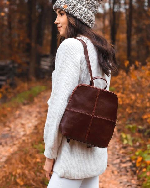 DAN-A T65 koniakowy plecak skórzany damski. Plecaki DAN-A, bez wzorów, ze skóry, bez dodatków. Za 269.99 zł.