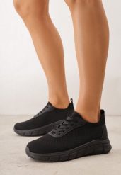 Czarne Minimalistyczne Buty Sportowe z Siateczki na Tłoczonej Podeszwie Zanera. Czarne buty treningowe Born2be, bez wzorów, z jeansu, bez zapięcia, na fitness i siłownię. Za 79.99 zł.