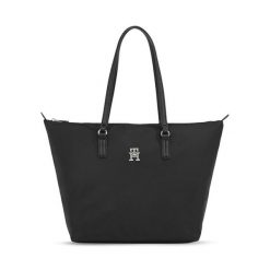 Torebka Tommy Hilfiger. Czarne torebki klasyczne Tommy Hilfiger, bez wzorów, klasyczne, bez dodatków. Za 239.99 zł.
