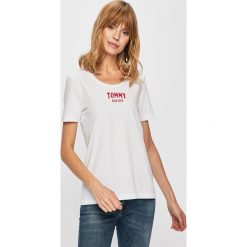 Tommy Hilfiger - Top. Białe t-shirty Tommy Hilfiger, bez wzorów, z bawełny, casualowe, bez kołnierzyka, bez ramiączek. W wyprzedaży za 79.90 zł.