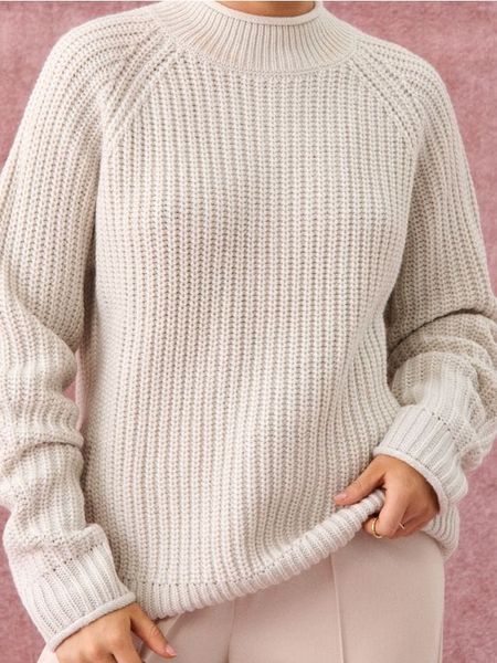 Sweter o grubym splocie - kremowy. Białe swetry Sinsay, l, bez wzorów, ze splotem, bez ramiączek. Za 49.99 zł.