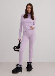 Damskie legginsy prążkowane, wełniane, z wysokim stanem fioletowe. Czerwone legginsy AIM'N, bez wzorów, z dzianiny. Za 339.00 zł.