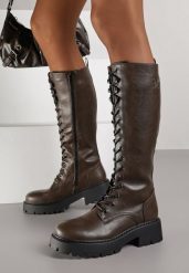 Brązowe Kozaki Grunge VICES w Stylu Workerów Uniama. Brązowe kozaki Born2be, bez wzorów, z dzianiny, eleganckie, bez obcasa, na płaskiej podeszwie, bez zapięcia. Za 169.99 zł.