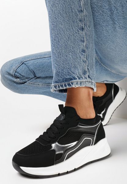 Czarne Sneakersy na Grubej Podeszwie z Metalicznymi Wstawkami i Sznurowaniem Aelria. Czarne buty sportowe lifestyle Born2be, bez wzorów, sportowe, bez zapięcia. Za 69.99 zł.
