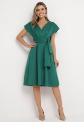 Zielona Rozkloszowana Sukienka Midi z Trójkątnym Dekoltem i Paskiem w Talii Tulika. Zielone sukienki Born2be, s, bez wzorów, eleganckie, bez kołnierzyka, bez ramiączek, midi, kopertowe. W wyprzedaży za 144.49 zł.