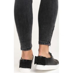 Czarne Buty Sportowe Sparkling Bowknot. Buty treningowe marki NEWFEEL. Za 59.99 zł.